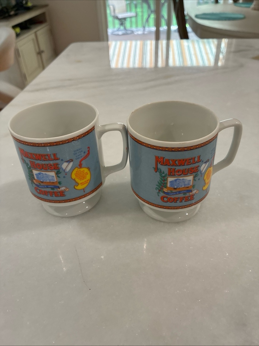 Vintage‎ set of 2 Maxwell House footed coffee mugs 1970s